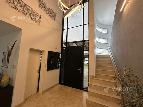 Casa En Venta En Barrio Privado Septiembre