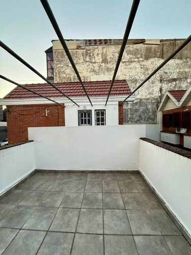 Dúplex De 3 Ambientes Con Cochera, Patio Y Terraza