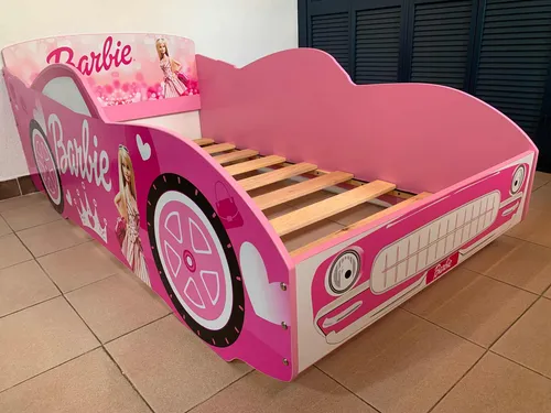 Barbie y ken en la cama sale