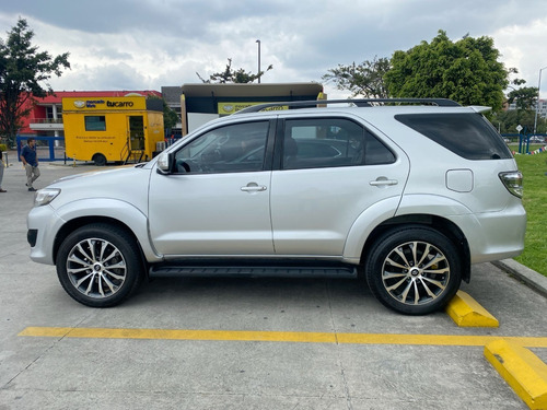 Imagen 4 de 25 de Toyota Fortuner 2.7