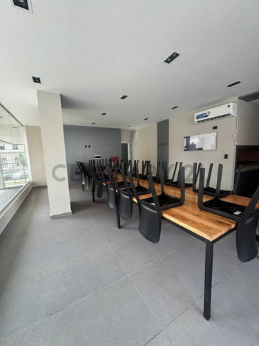 Venta De Departamento En Boulevard, Excelente Vista. Con Cochera