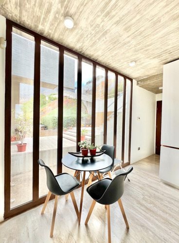 Gran Y Sólida Casa En Venta Con Privilegiada Vista, Zapallar