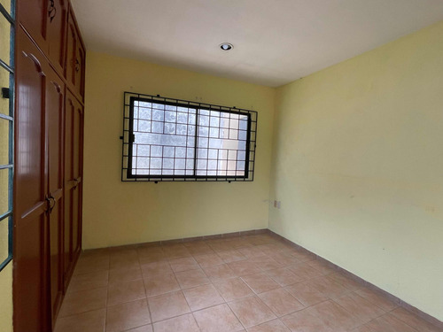 Casa De Dos Niveles En Venta En El Fracc. Virginia En Boca Del Río, Veracruzubicada En Uno De Los Fraccionamientos De Mayor Plusvalía En El Puerto De Veracruz, A 50m De La Ave. Juan Pablo Ii