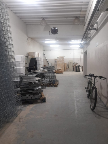 Importante Galpón/depósito Con Oficinas En Castelar Norte