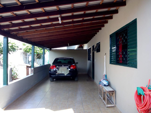 Vende-se Esta Casa