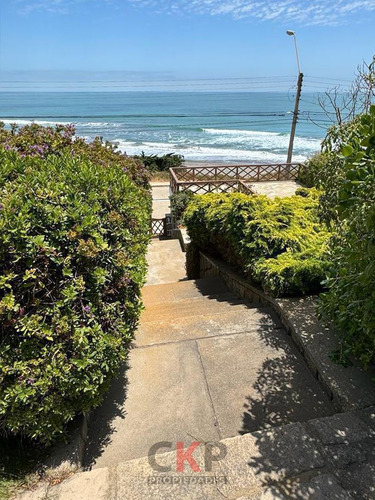 Casa En Primera Línea Frente Al Mar/ Gran Vista