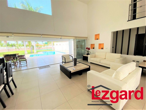 Excelente Residencia Diseñada Con Un Enfoque Moderno Y Funcional, Espacios Luminosos Y Abiertos Crean Una Atmósfera Acogedora En Cada Rincón