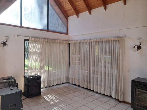 Hermosa Parcela Con Amplia Casa Con Piscina En Condominio