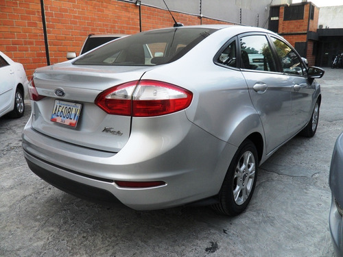 Imagen 4 de 10 de Ford Fiesta Titanium 2014 Sincrónico