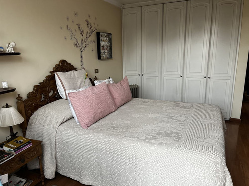 Impecable Casa De 5 Dormitorios Con Local Comercial