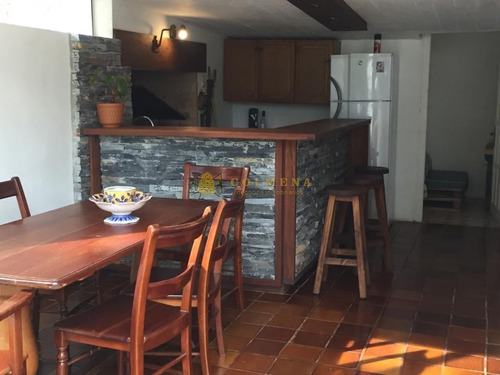 Casa En Barrio Cantegril De 3 Dormitorios - Consulte!!!!!- Ref: 2152