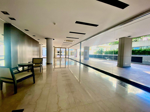 Alquiler De 3 Ambientes C/ Dep. Servicio, 2 Cocheras Y Baulera - Madero Center