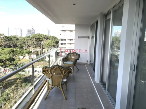 Venta Y Alquiler Apartamento 2 Dormitorios 2 Baños En Avenida Roosevelt A 400 Metros De La Playa Brava 