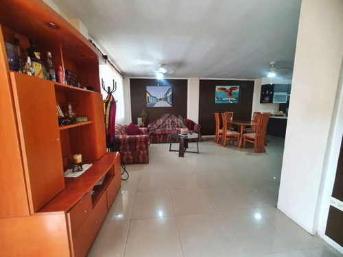 Town House Ubicado En Villas Santa María, Nueva Barcelona (a Pocos Metros Del Farmatodo Del Ingenio) Precio Negociable