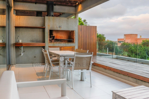 Imagen 8 de 27 de Espectacular Apartamento, Con Hermosa Vista Y Patio Propio.