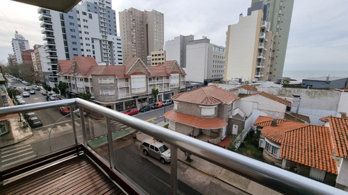 En Venta. Departamento De 2 Ambientes Con Balcón Saliente Vista Al Mar. Zona La Perla.