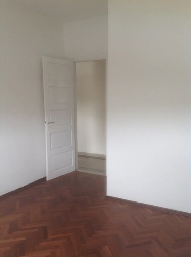 Imagen 2 de 12 de Precioso Apto De 2 Dorm Con Balcón, Bajos G/c En Bolivar!