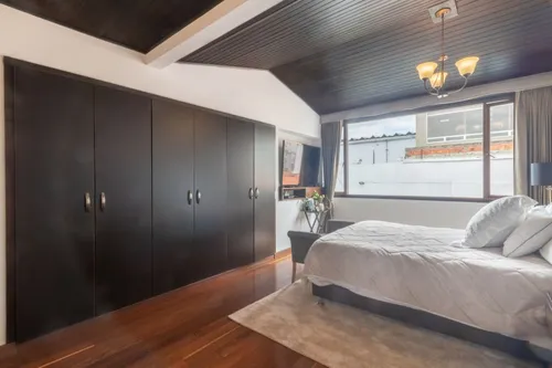 Casa En Venta En Malibu. Cod V14757