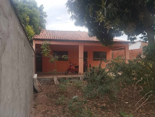 Casa Bem Localizada E Escriturada
