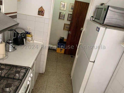 Hermoso Y Clásico Apartamento, Muy Bien Conservado, En Alquilr En Los Palos Grandes, 25-91