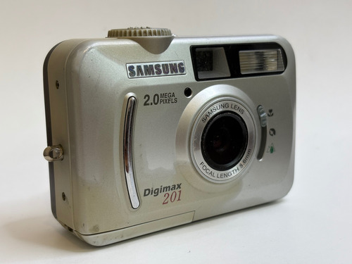 Cámara Digital Samsung Digimax 2.0 Mp Retro Digicam Plateado (Usado)