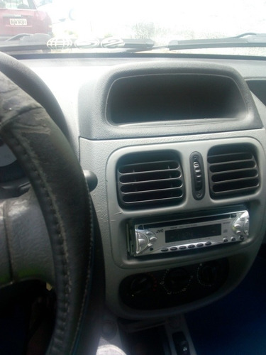 Imagem 9 de 11 de Renault Clio 2006 1.0 16v Authentique Hi-flex 3p