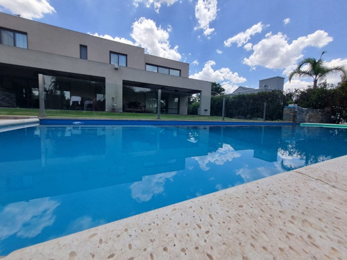 Casa Country San Isidro Villa Allende 3 Dorm Estudio Pileta Dep Servicio