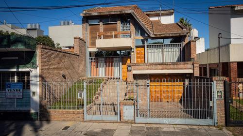 Casa Chalet En Venta En El Palomar, Morón, G.b.a. Zona Oeste