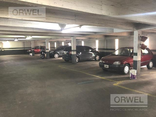 Imagen 4 de 8 de Oportunidad En Cochera Fija !! Excelente Ubicación !!