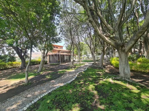 Venta Amplia Propiedad Con 3 Casas,alberca, Caballeriza, Bodega,comedor & Huerto