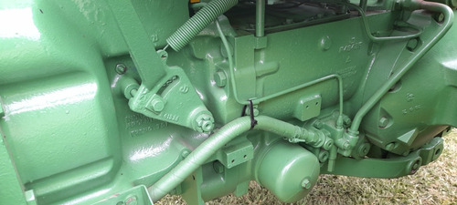 Tractor John Deere Modelo 2420 Reparado
