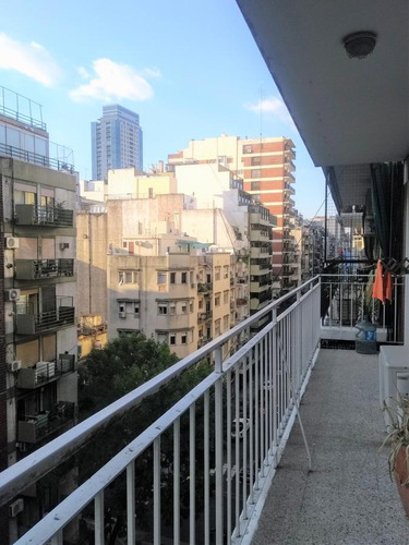 Departamento De Dos Dormitorios En Venta En Recoleta