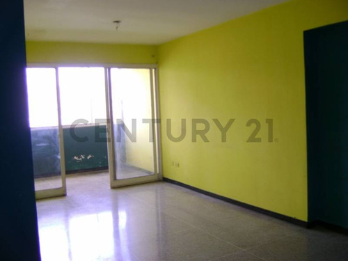 Venta De Apartamento Bien Iluminado En San Jose