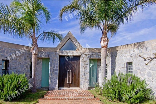 Casa Muy Canchera Con Piscina En José Ignacio. (ref: Fro-66)