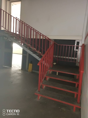 Imagen 21 de 27 de Alquiler De Planta Comercial En Edificio Boleita Sur