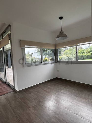 Casa En Alquiler En City Bell - 473 135 Y 136