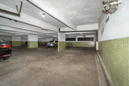 Venta. Cochera Cubierta Doble En Planta Baja, Av. Pueyrredón, Caba.