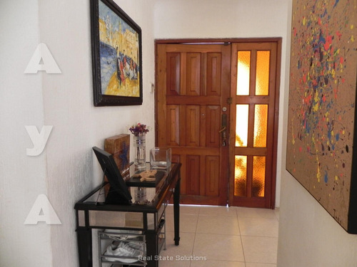 Casa En Venta, 3 Recámaras, 3 Niveles, Cuarto Servicio, Sm 43, Cancún