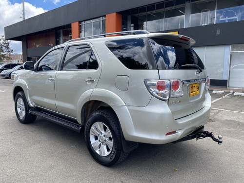 Imagen 8 de 25 de Toyota Fortuner Sr5 2015