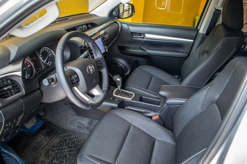 Imagen 11 de 18 de Toyota Hilux Srv 4x4 Aut 2021