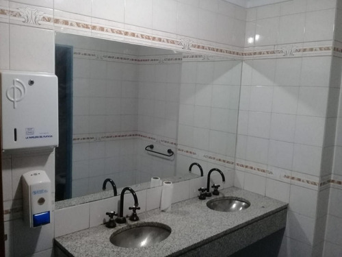 Imagen 15 de 16 de Local De Venta Con Oficinas De 1300 M2, Con Playa De Estacionamiento Propio