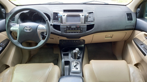 Toyota Hilux SW4 3.0 Srv 7l 4x4 Aut. 5p