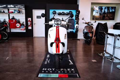 Imagen 3 de 18 de Vespa Gts Super 300 Racing Sixties Disponible Ya