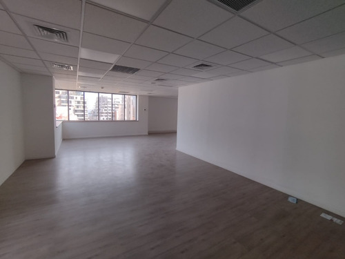 Excelente Oficina De 226 M2 De Planta Libre En Arriendo
