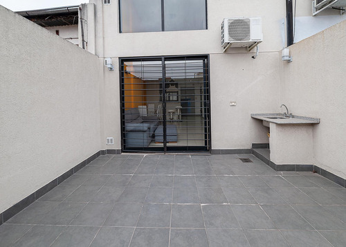 Venta Departamento De Dos Ambientes Con Patio En Flores
