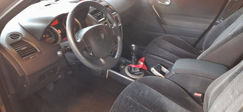 Imagem 8 de 11 de Renault Mégane 2.0 Dynamique Sedan 16v Gasolina 4p Manual