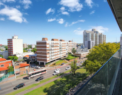Hermoso Apartamento A Estrenar En Parque Batlle - Con Terraza Al Frente - Piso 3 - 104 M2, 3 Dorm / 2 Baños (suite). Opción Garage