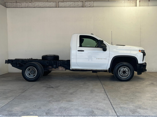 Chevrolet Silverado 6.6 3500 Chasis Cab V8 At