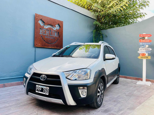 Toyota Etios 1.5 Cross 2016