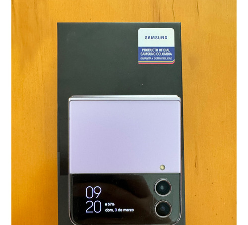 Samsung Galaxy Z Flip 4